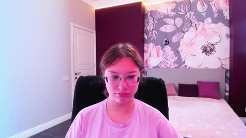 AngelinaLow online show from 09-18-25, 11:23