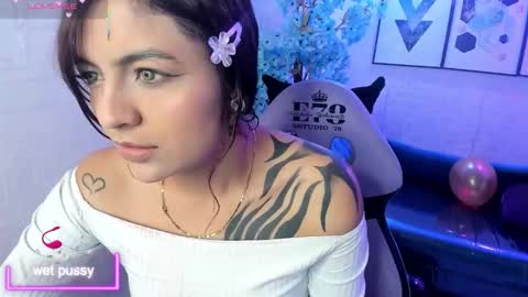 Snapshot of angeline_harper chatting on 10-26-25, 12:55 angeline harper online show from 10-26-25, 12:55