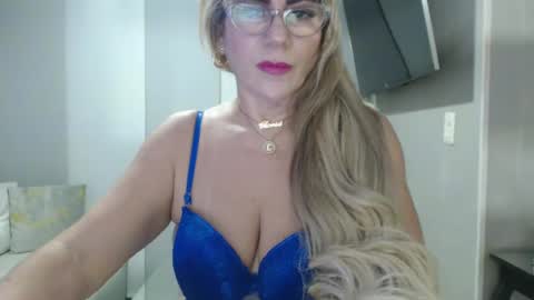angelinna_12 online show from 09-18-25, 02:02