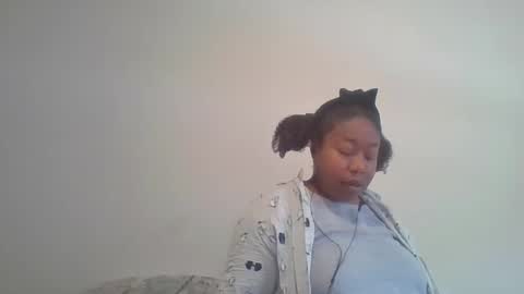 Snapshot of angeliquebelcaliz chatting on 01-17-25, 02:39 angeliquebelcaliz online show from 01-17-25, 02:39