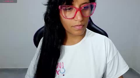 Snapshot of angelitaa_hot chatting on 07-19-26, 12:25 angela online show from 07-19-26, 12:25