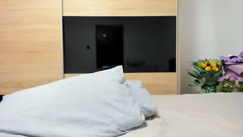 KrystyYo online show from 02-12-25, 07:23