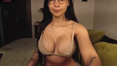  ANGELA ISABELLA  online show from 03-18-26, 09:29