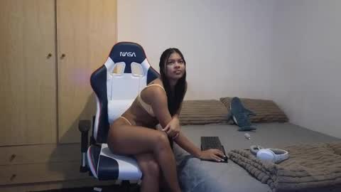 Snapshot of angellyrodriguez1234 chatting on 10-29-25, 04:09 Angelly online show from 10-29-25, 04:09