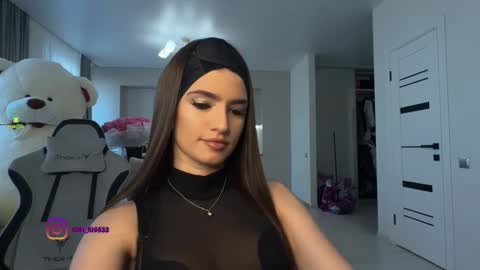Snapshot of angelmi171 chatting on 10-18-25, 01:23 angelmi171 online show from 10-18-25, 01:23
