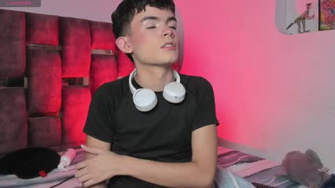 Angelo I work from home this is my room  online show from 01-04-25, 05:37