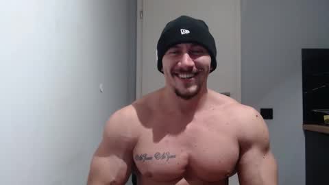  ------- SEX SHOW WITH GUYS AND GIRLS  MUSCLE SHOW online show from 01-07-25, 07:28
