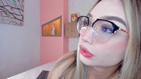 Snapshot of angelrose2323 chatting on 01-27-25, 12:12 angelrose2323 online show from 01-27-25, 12:12