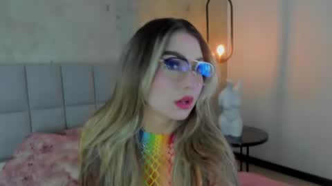Snapshot of angelrose2323 chatting on 07-10-26, 09:17 angelrose2323 online show from 07-10-26, 09:17