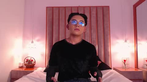 Snapshot of angelrosses chatting on 12-21-25, 03:35 Angel online show from 12-21-25, 03:35