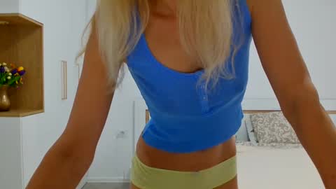 Snapshot of angelsquirting chatting on 12-28-24, 12:24 Alesia online show from 12-28-24, 12:24