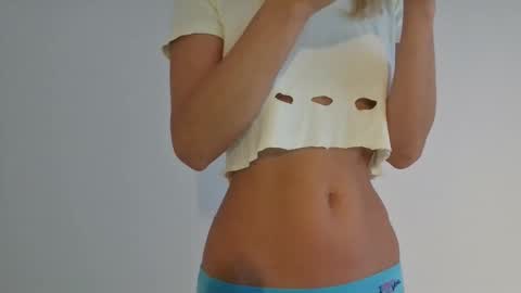 Snapshot of angelsquirting chatting on 12-16-25, 06:51 Alesia online show from 12-16-25, 06:51