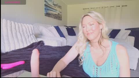 Snapshot of angelsxdesire chatting on 05-14-26, 04:47 AngelsXDesire online show from 05-14-26, 04:47