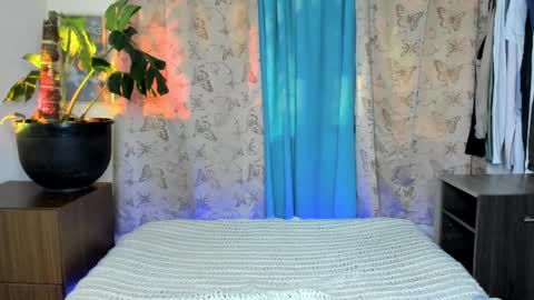 Snapshot of angelwhitte chatting on 02-12-26, 08:26 angelwhitte online show from 02-12-26, 08:26