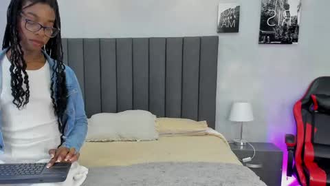 Snapshot of angie_abby chatting on 06-08-26, 03:29 Angie Abby online show from 06-08-26, 03:29