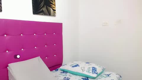 Snapshot of angie_arias chatting on 02-16-25, 11:27 Angie online show from 02-16-25, 11:27