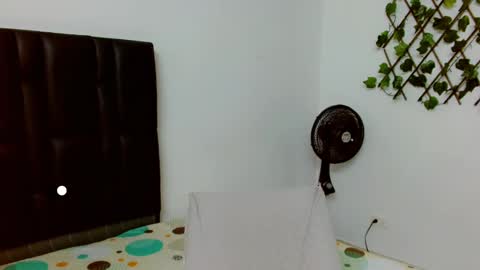 Snapshot of angie_arias chatting on 03-05-25, 02:12 Angie online show from 03-05-25, 02:12