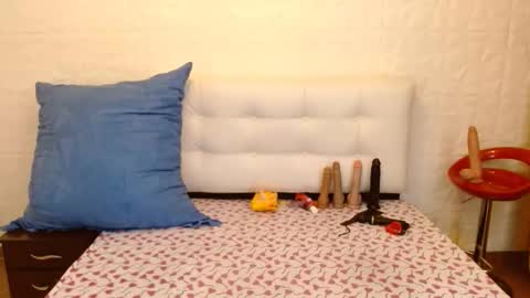 Angie online show from 11-28-25, 07:27