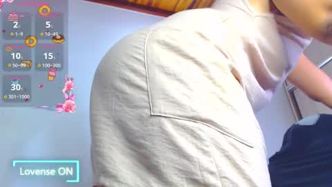 Snapshot of angie_dreamgirl chatting on 12-23-25, 02:31 IG angie dreamgirl01 online show from 12-23-25, 02:31