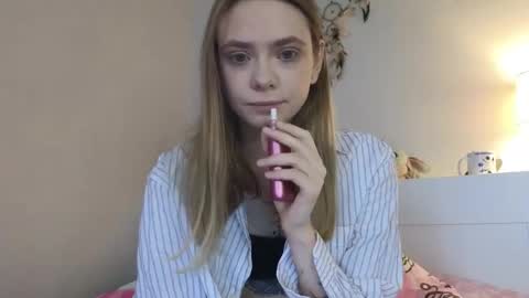 Snapshot of angie_natasha_054 chatting on 02-20-26, 08:16 Natasha Angine online show from 02-20-26, 08:16