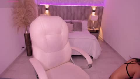 angie_smith_x online show from 04-01-26, 03:07