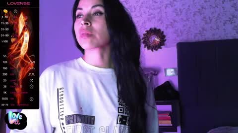 Snapshot of angiebaxter chatting on 12-17-24, 01:50 Angiebaxt online show from 12-17-24, 01:50