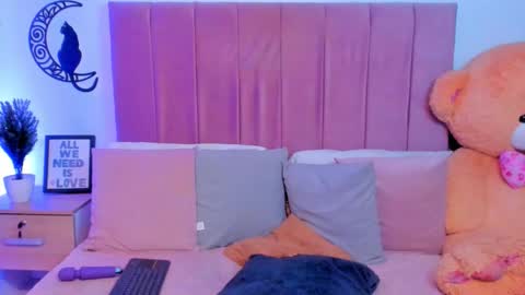 Milo ----       online show from 09-26-25, 05:22