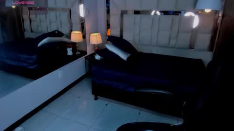 Anguel  online show from 10-30-25, 07:21