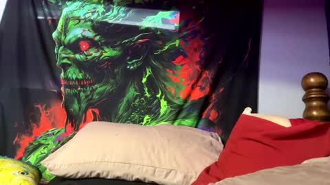 angusbone01 online show from 12-18-24, 02:21