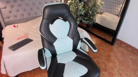 angy_avila online show from 01-31-25, 11:45