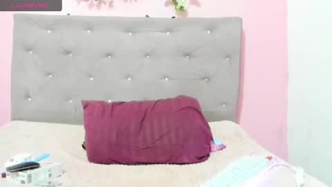 Snapshot of aniaross18 chatting on 02-27-25, 01:59 aniaross18 online show from 02-27-25, 01:59