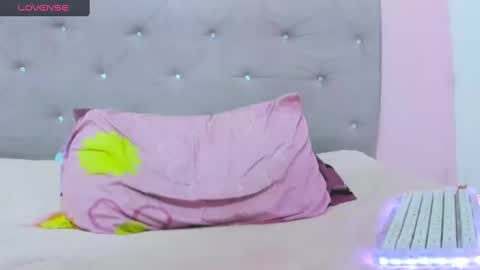 Snapshot of aniaross18 chatting on 03-01-25, 12:39 aniaross18 online show from 03-01-25, 12:39