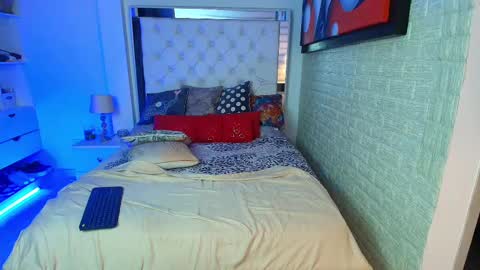 laura  online show from 02-10-25, 12:41