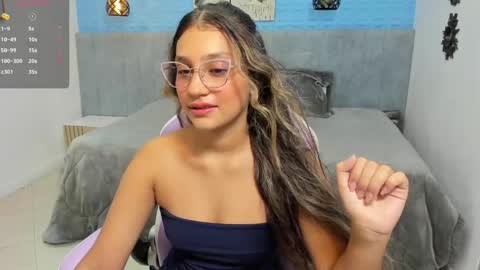 Snapshot of aniie_princess_18 chatting on 05-30-26, 10:18 anni online show from 05-30-26, 10:18