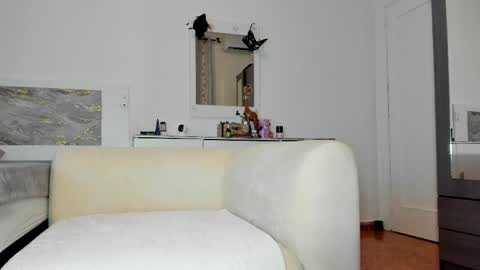 Luna online show from 03-26-26, 05:35