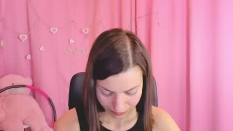 Snapshot of aniskyy chatting on 05-19-26, 02:56 Anni online show from 05-19-26, 02:56