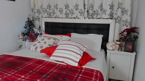 Snapshot of anissia25 chatting on 12-24-24, 06:06 Anisia online show from 12-24-24, 06:06