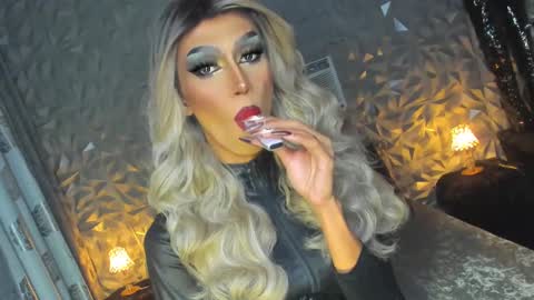 Snapshot of anitacruisze chatting on 01-10-25, 06:49 Miss Ann online show from 01-10-25, 06:49