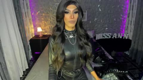 Snapshot of anitacruisze chatting on 01-19-25, 06:32 Miss Ann online show from 01-19-25, 06:32