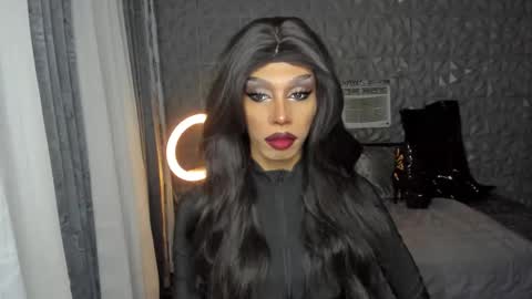 Snapshot of anitacruisze chatting on 02-19-25, 08:10 Miss Ann online show from 02-19-25, 08:10