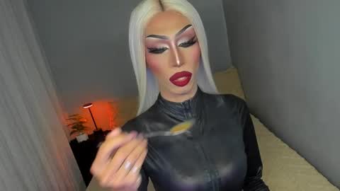 Snapshot of anitacruisze chatting on 09-28-25, 11:54 Miss Ann online show from 09-28-25, 11:54