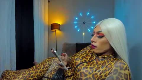 Snapshot of anitacruisze chatting on 11-24-25, 11:10 Miss Ann online show from 11-24-25, 11:10