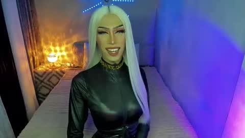 Snapshot of anitacruisze chatting on 11-28-25, 02:20 Miss Ann online show from 11-28-25, 02:20