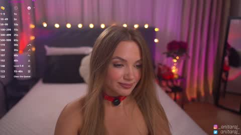 Im Anita thumb up me please its important online show from 09-08-25, 10:09