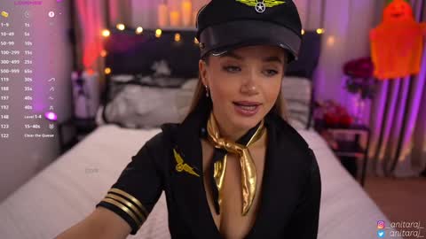 Im Anita thumb up me please its important online show from 10-28-25, 09:39