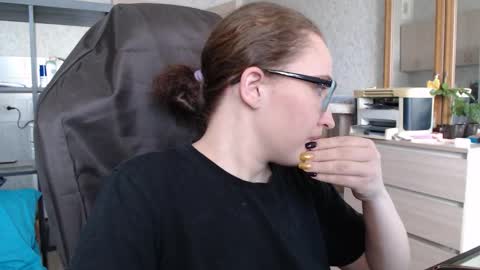 Snapshot of ankey_rayah chatting on 12-17-24, 06:35 Nameless online show from 12-17-24, 06:35