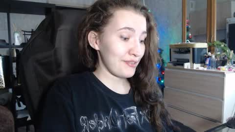 Snapshot of ankey_rayah chatting on 12-28-24, 01:39 Nameless online show from 12-28-24, 01:39