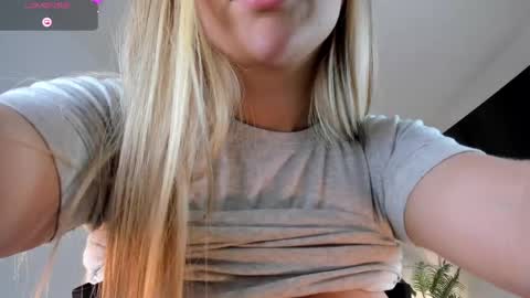 Snapshot of ann__w chatting on 05-19-26, 01:56 Ann online show from 05-19-26, 01:56