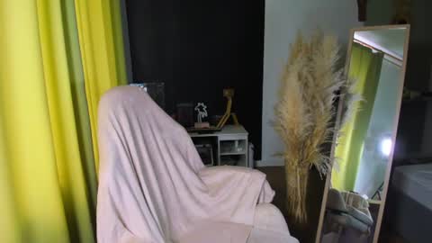 Snapshot of ann_couette chatting on 07-22-26, 01:14 Im Ann welcome in my room PVT is open online show from 07-22-26, 01:14