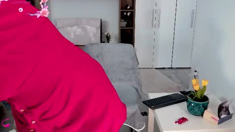 Snapshot of anna_glamlovely chatting on 06-26-26, 12:20 Anna online show from 06-26-26, 12:20